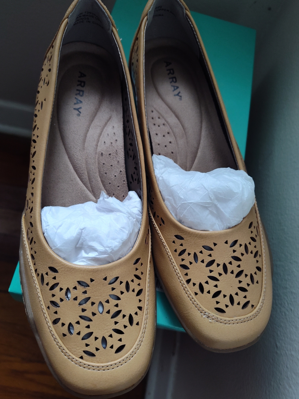 ARRAY Women’s Tan Laser-Cut Ballet Flats